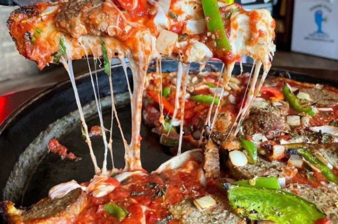 pequos_pizza_deep_dish